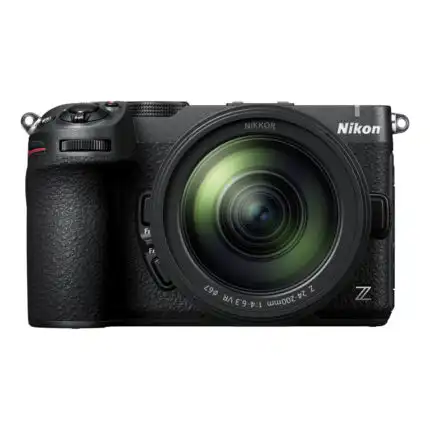 kitlens-24-200-vr-op-camera-voorkant